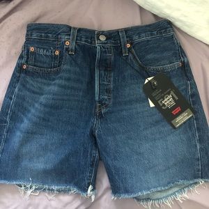 Brand new Levi’s 501 mid thigh women shorts size 28
